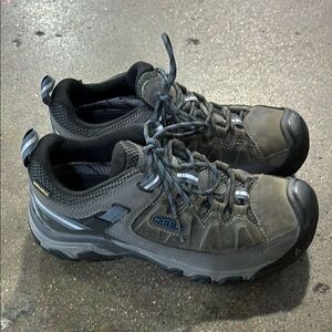 KEEN Men's Gray Hiking Shoes